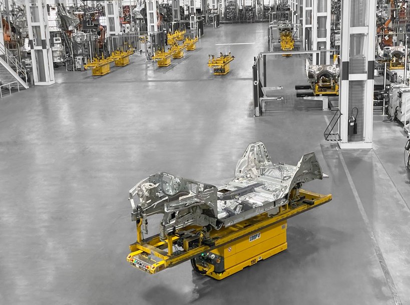 In the body shop of the international automobile premium manufacturer, an automated guided vehicle system makes fully automated production safer and more efficient